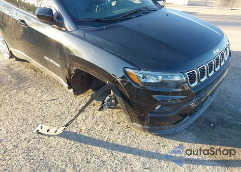 2025 Jeep Compass Latitude 4X4 z USA, uszkodzony, nr VIN 3C4NJDBN7ST542611